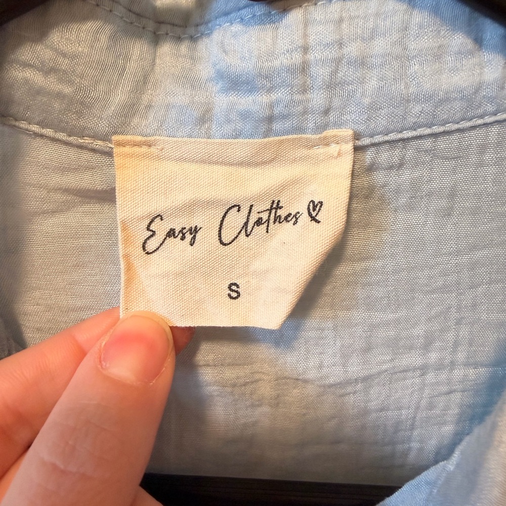 NWOT Easy Clothes Light Blue Dalo Women's Button-Up Top - Picture 3 of 4